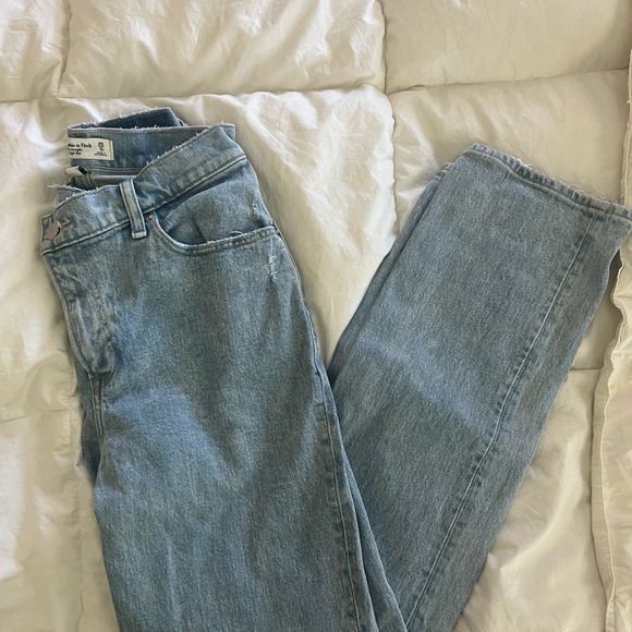 Abercrombie & Fitch | Ultra High Rise 90s Straight Jean - Picture 6 of 6